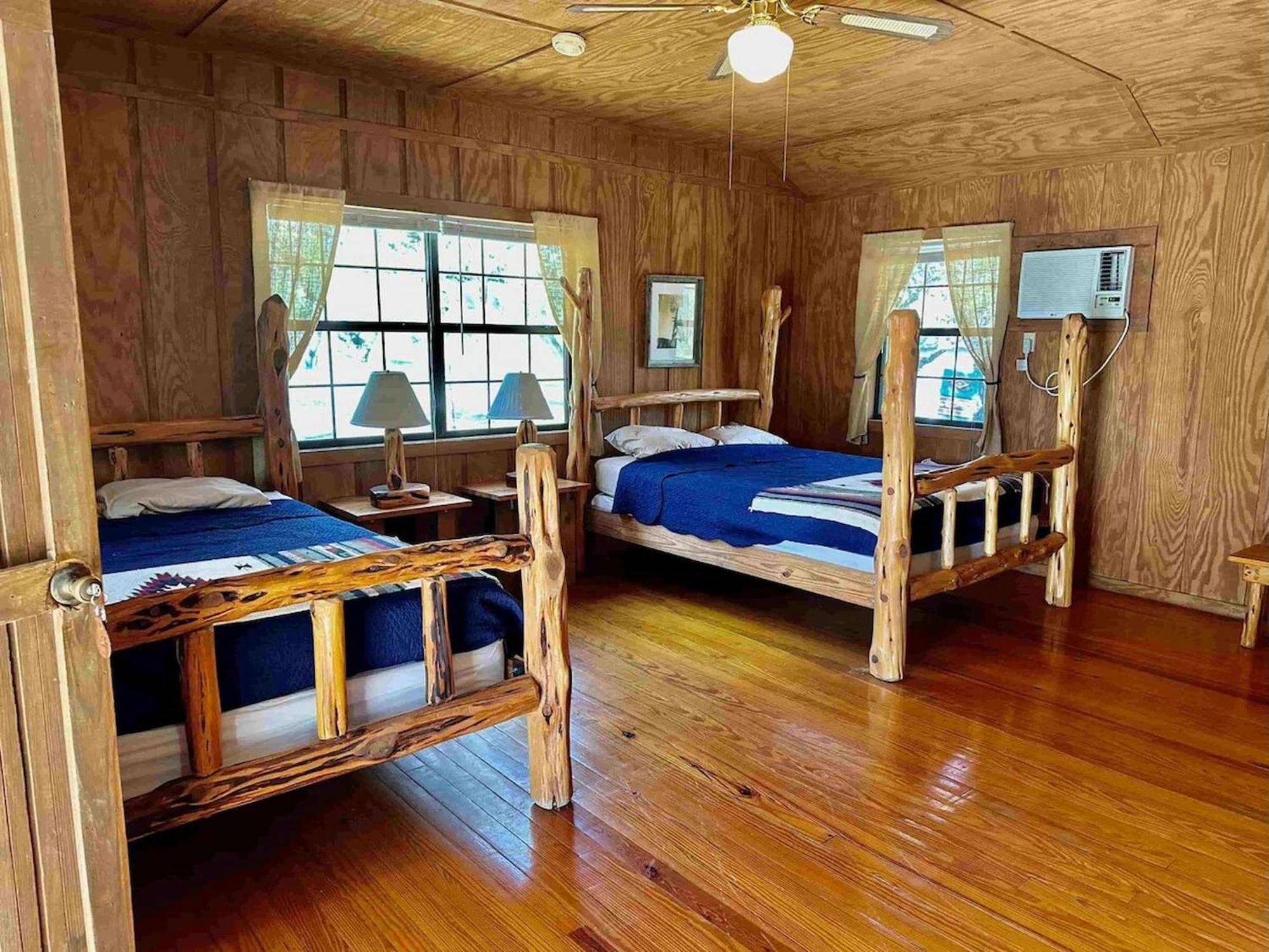 Crc Ranch Retreat Hotel แบนเดอรา ห้อง รูปภาพ
