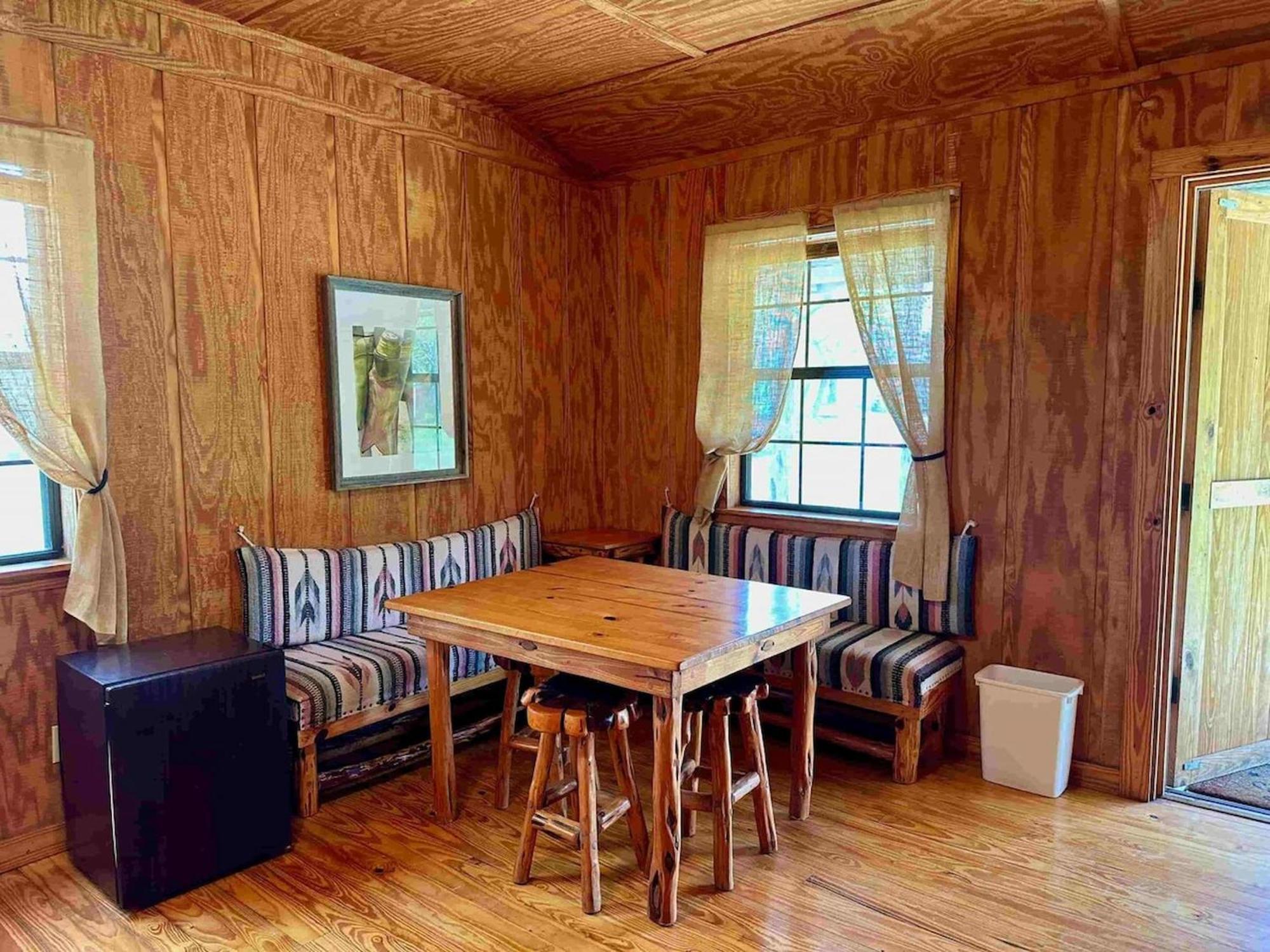 Crc Ranch Retreat Hotel แบนเดอรา ห้อง รูปภาพ