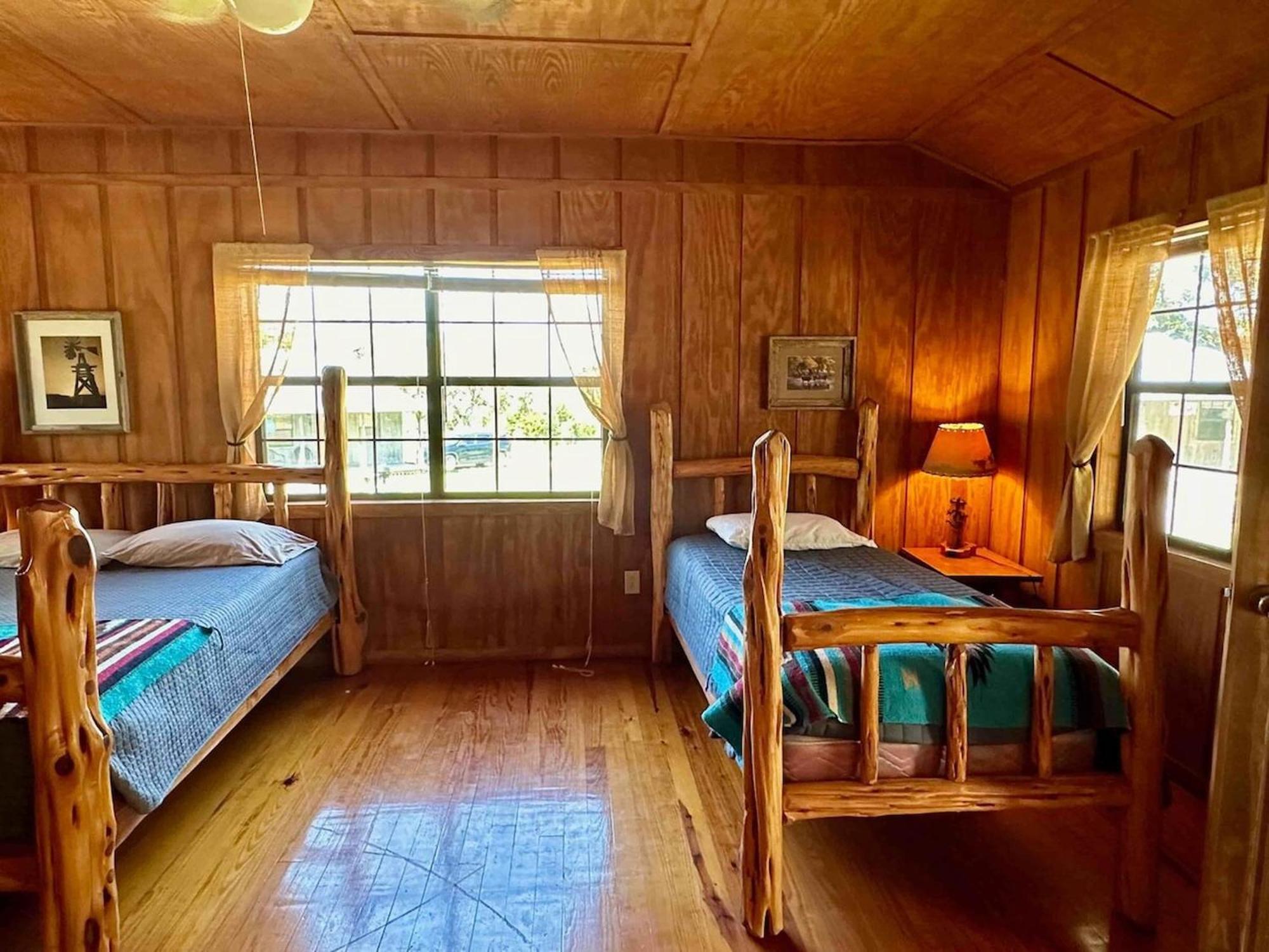 Crc Ranch Retreat Hotel แบนเดอรา ห้อง รูปภาพ
