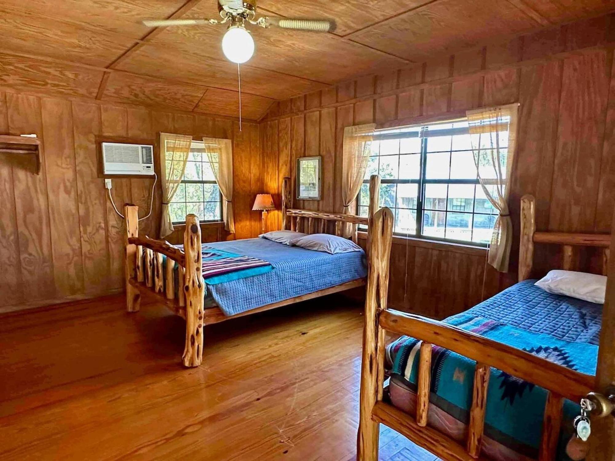 Crc Ranch Retreat Hotel แบนเดอรา ห้อง รูปภาพ
