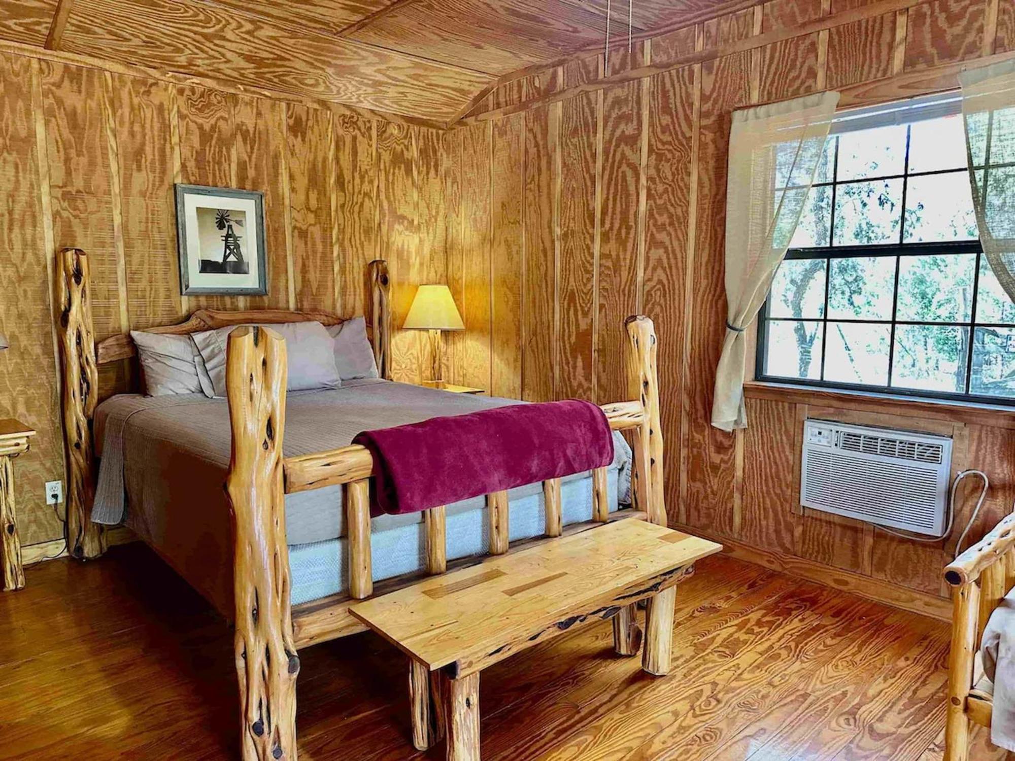 Crc Ranch Retreat Hotel แบนเดอรา ห้อง รูปภาพ