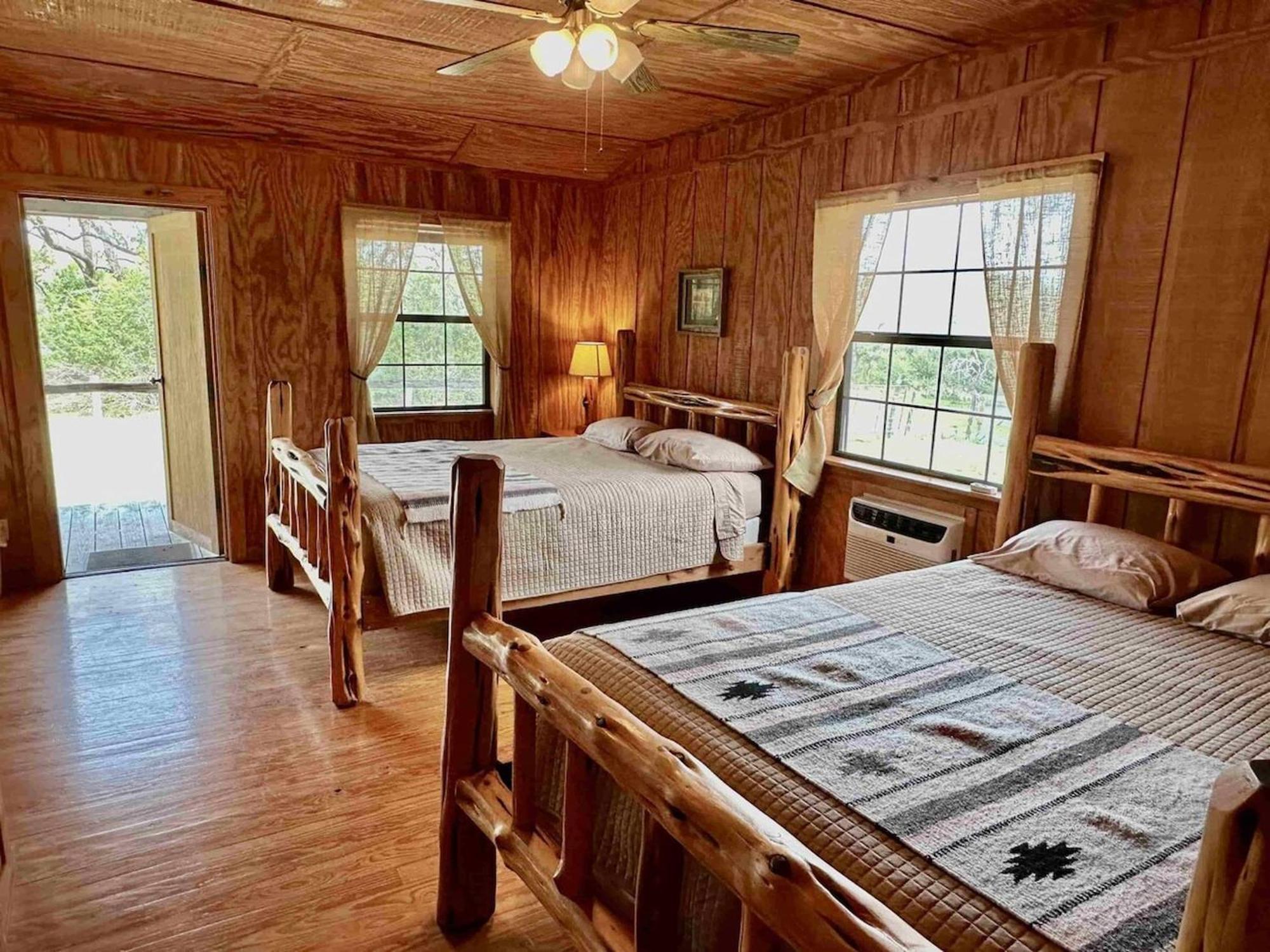 Crc Ranch Retreat Hotel แบนเดอรา ห้อง รูปภาพ