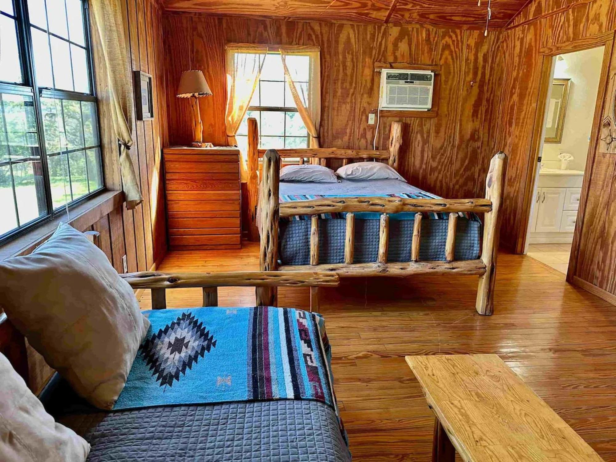 Crc Ranch Retreat Hotel แบนเดอรา ภายนอก รูปภาพ