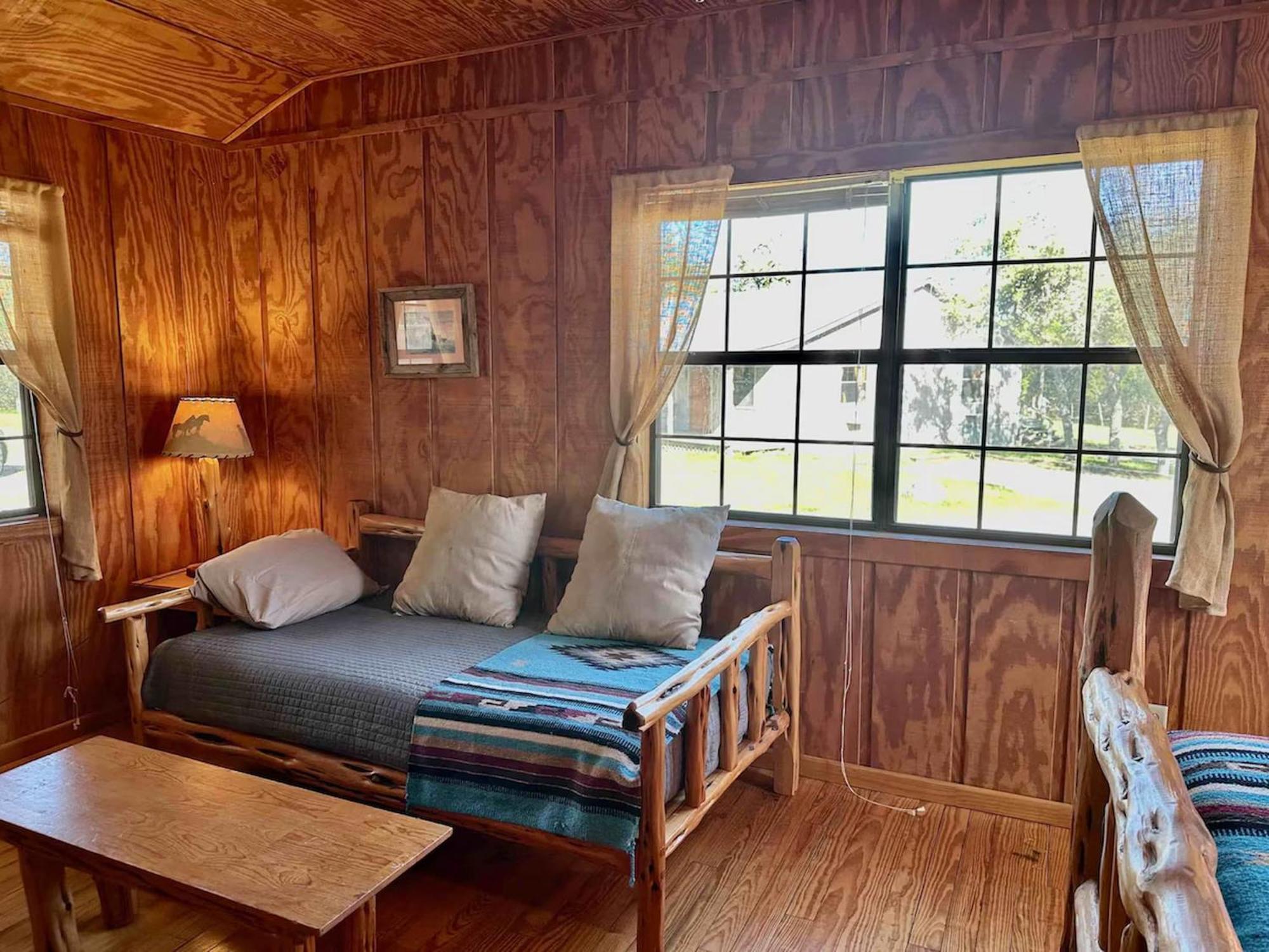 Crc Ranch Retreat Hotel แบนเดอรา ห้อง รูปภาพ