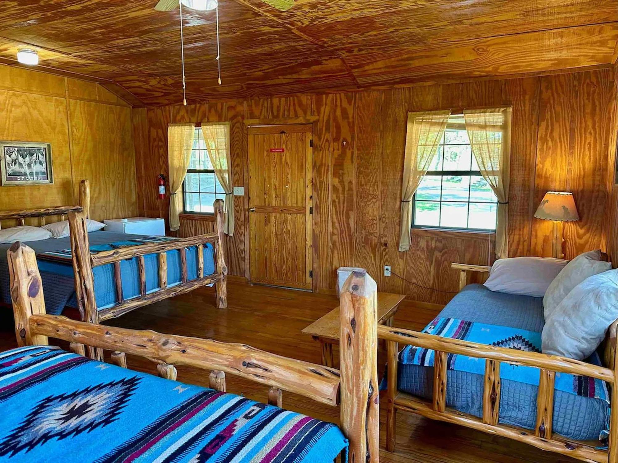 Crc Ranch Retreat Hotel แบนเดอรา ห้อง รูปภาพ