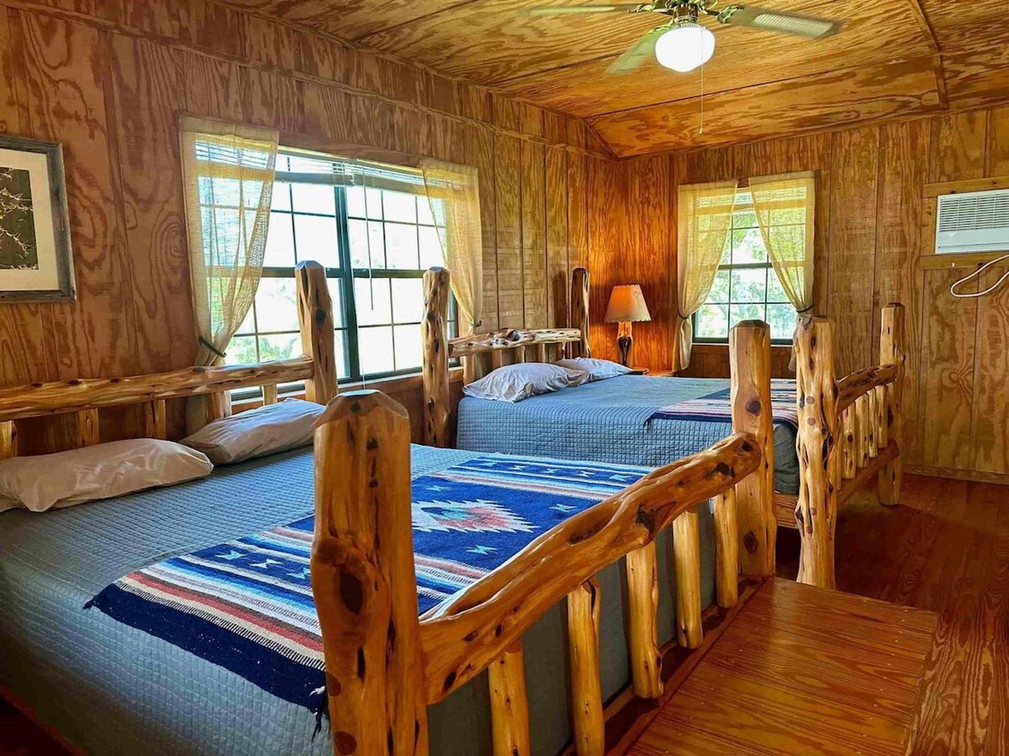 Crc Ranch Retreat Hotel แบนเดอรา ภายนอก รูปภาพ