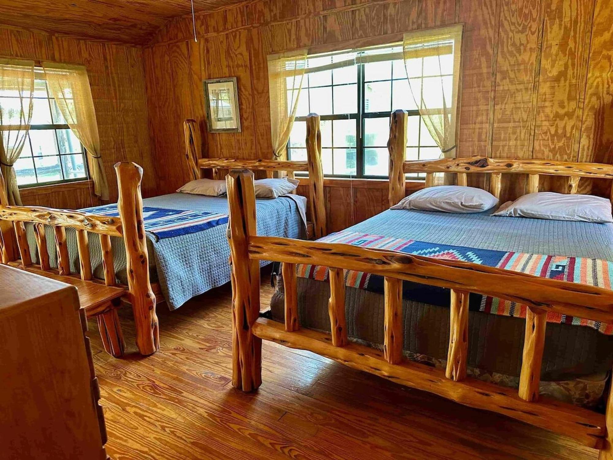 Crc Ranch Retreat Hotel แบนเดอรา ห้อง รูปภาพ